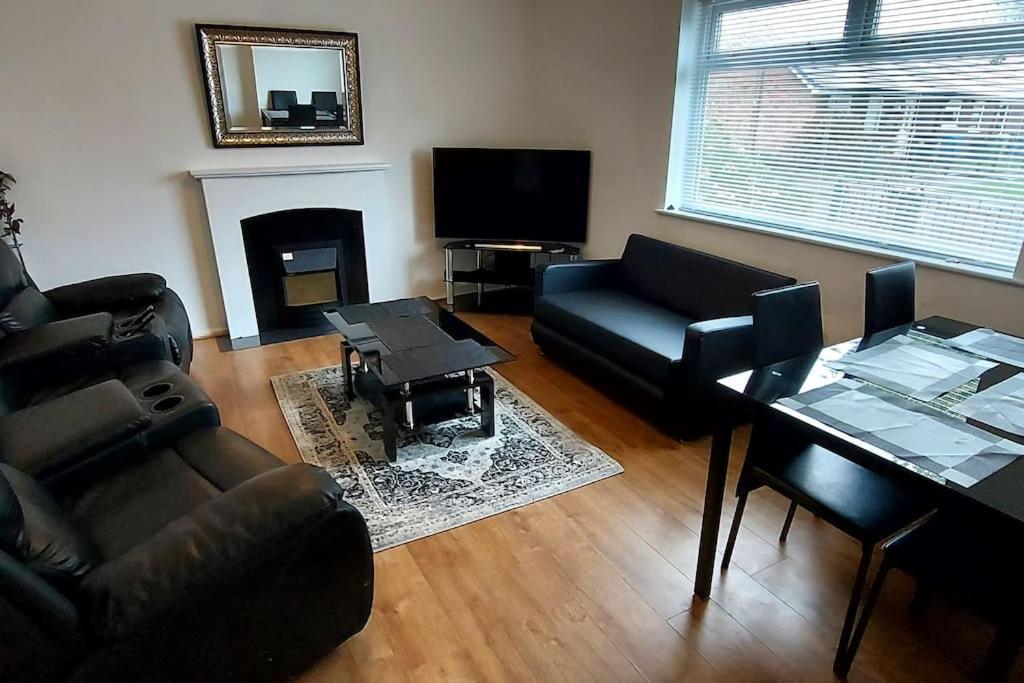 Maisonette With Patio 1 Double Bed Urmston Exterior foto