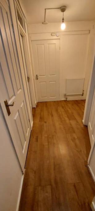 Maisonette With Patio 1 Double Bed Urmston Exterior foto